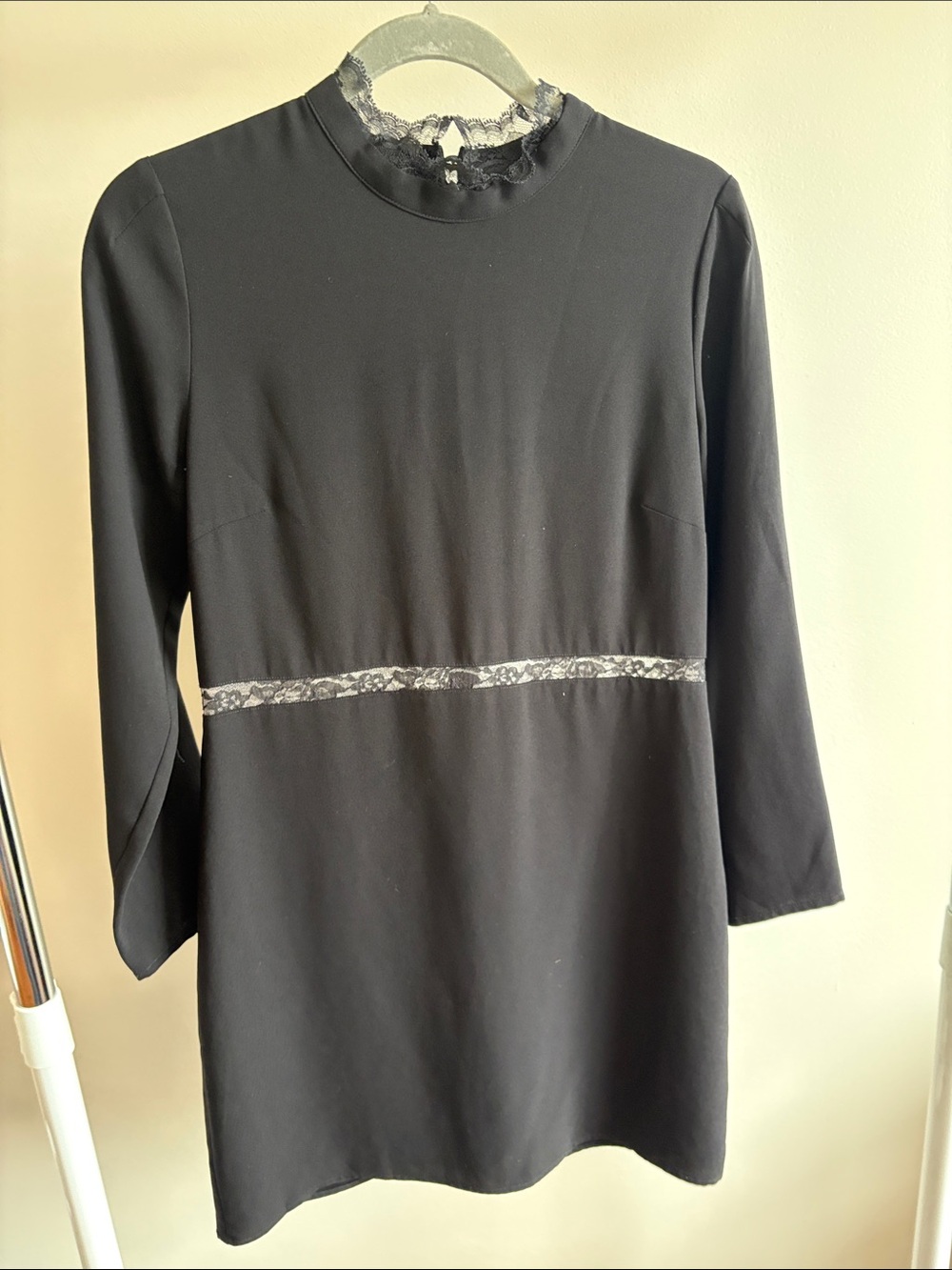 Babaton Black Long-Sleeve Lace-Trim Shift Dress